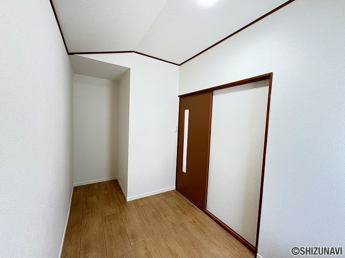 岩本「ウォークインクローゼット」収納力良好です