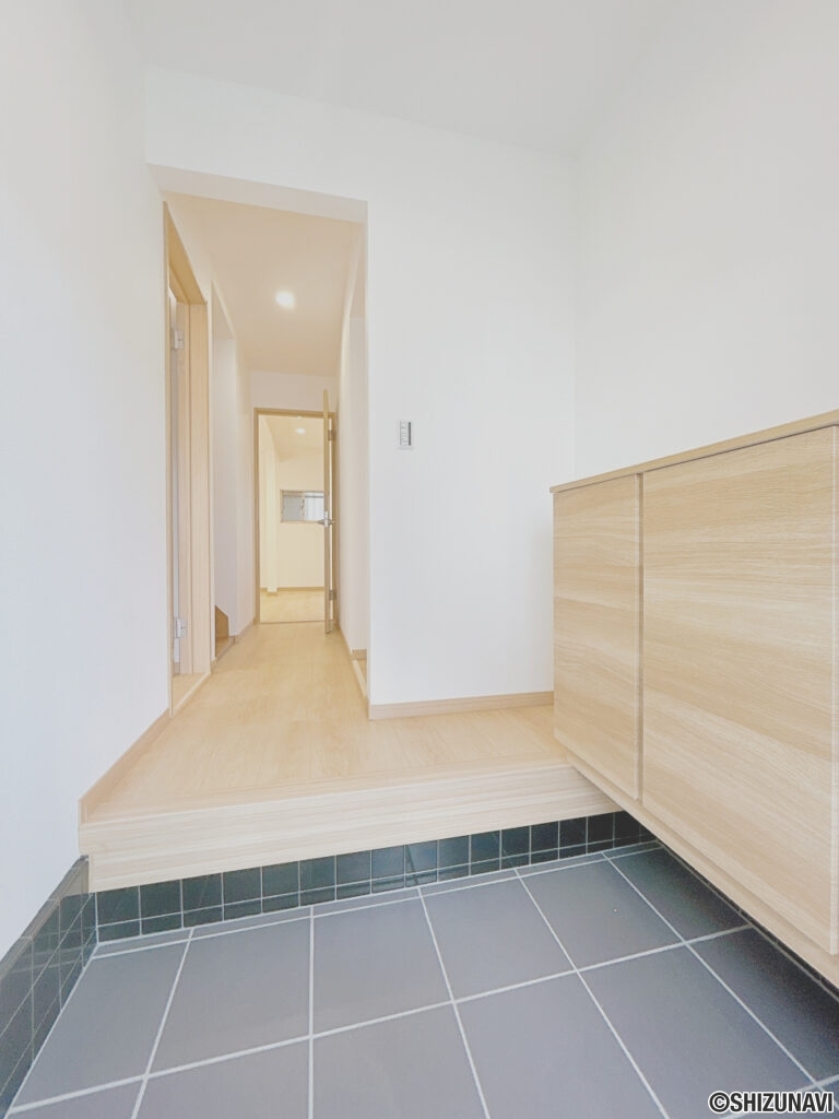 横割【リフォーム後玄関(内観)】