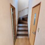 1階階段脇にはトイレがあります。