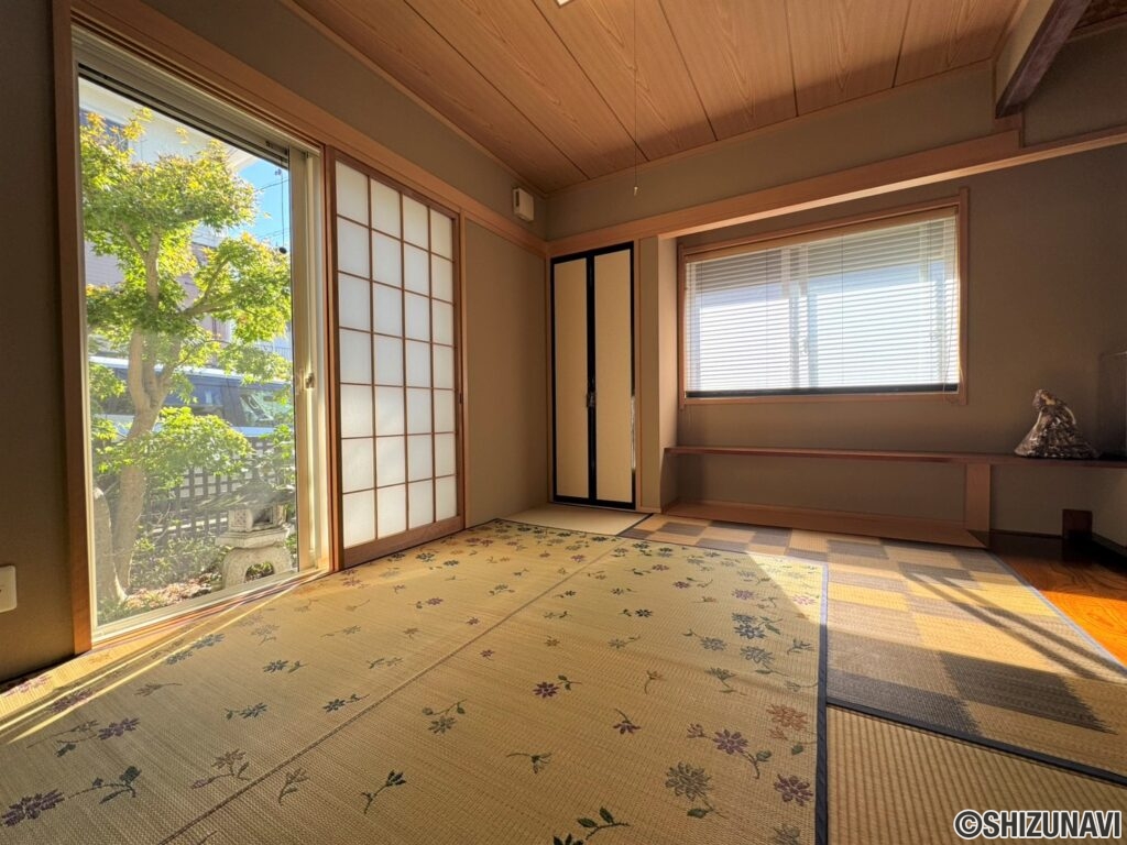 和室からお庭を見ることができます♪