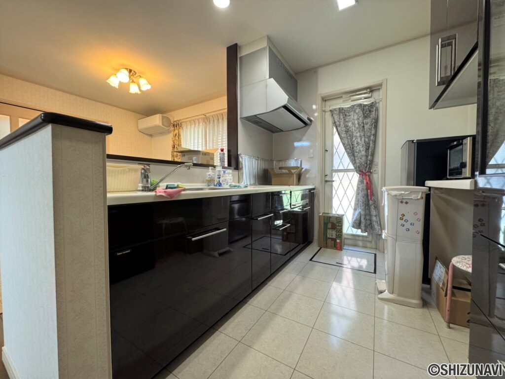 カウンターキッチンでご家族との会話も弾みます♪