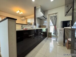 カウンターキッチンでご家族との会話も弾みます♪