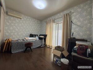 洋室の雨戸は電動です♪