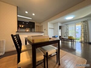 リビングも使い勝手の良いレイアウト、大きさです♪