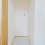 石坂【リフォーム後】洗面所洗濯機置き場