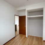 洋室西側オープン収納