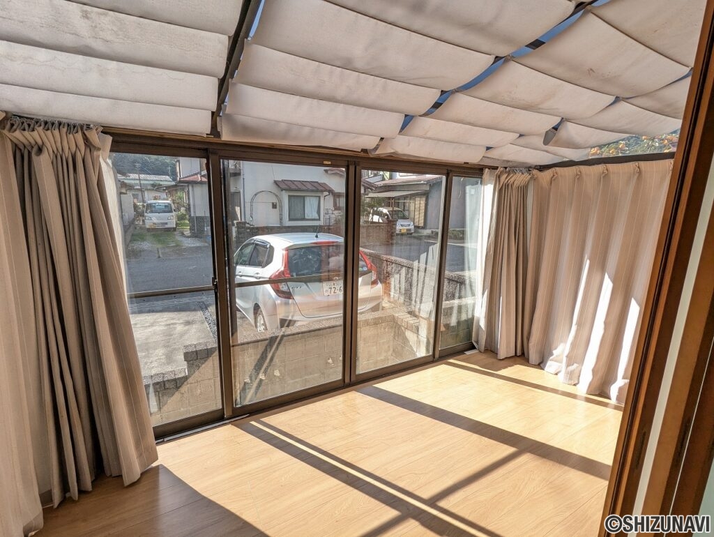 明るいサンルーム（屋根修繕済み）