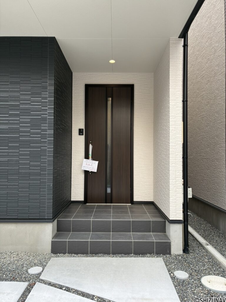 ７号棟　玄関