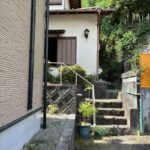 入口階段（通路部分から撮影）