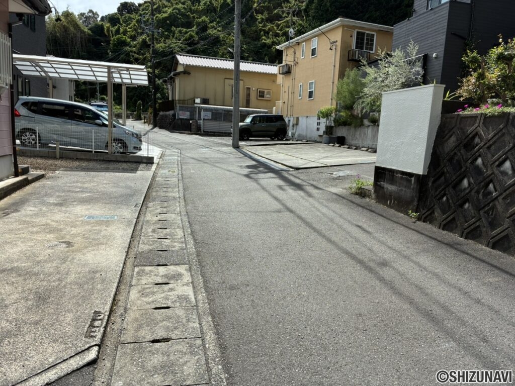 前面道路（北側から撮影）