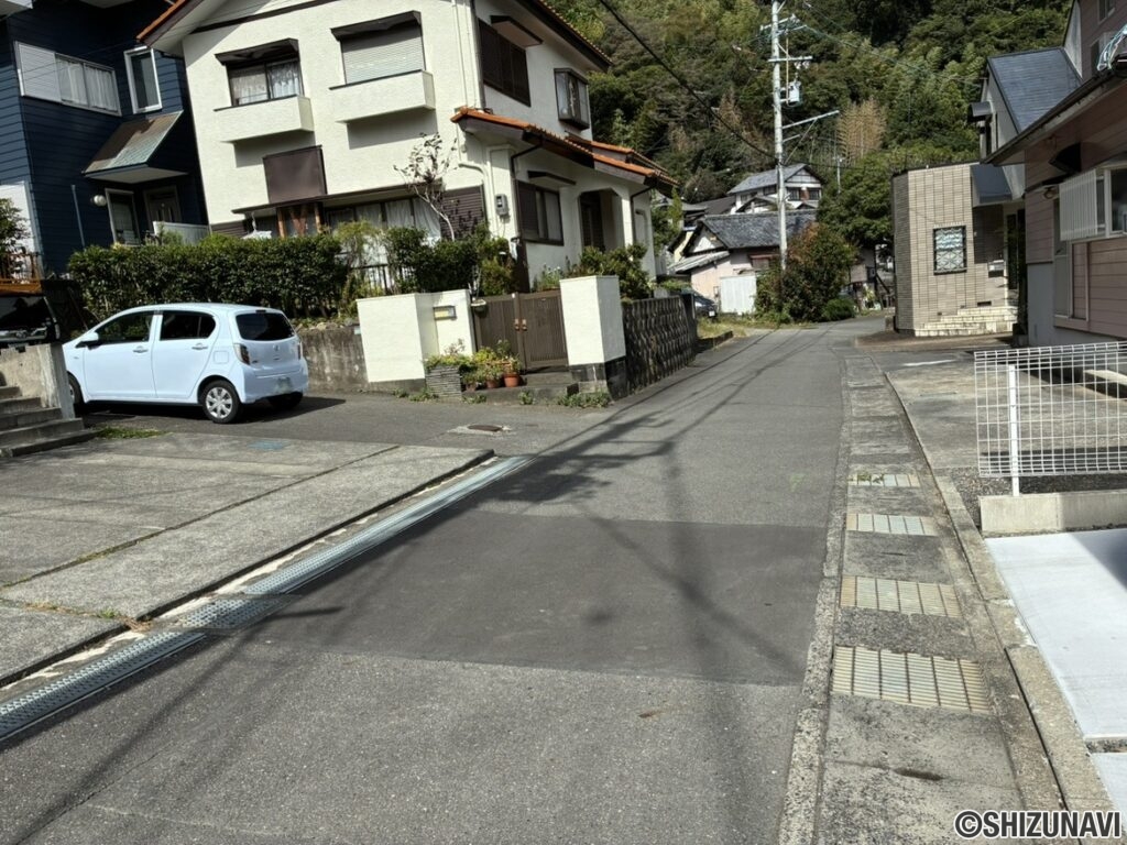 前面道路（南側から撮影）