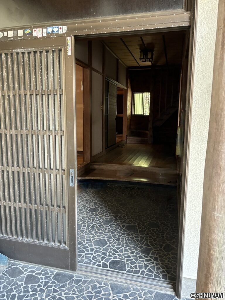 玄関（外から撮影）