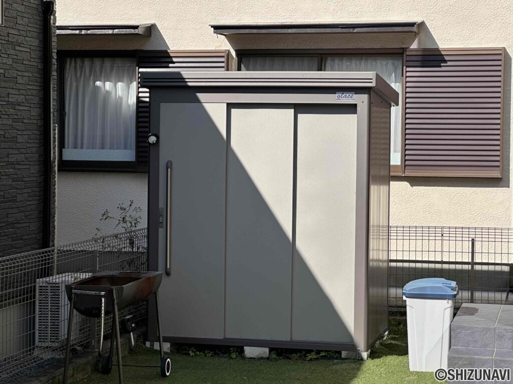 大きな物置もあり、バーベキューセット等様々なアウトドア用品の収納に便利です。