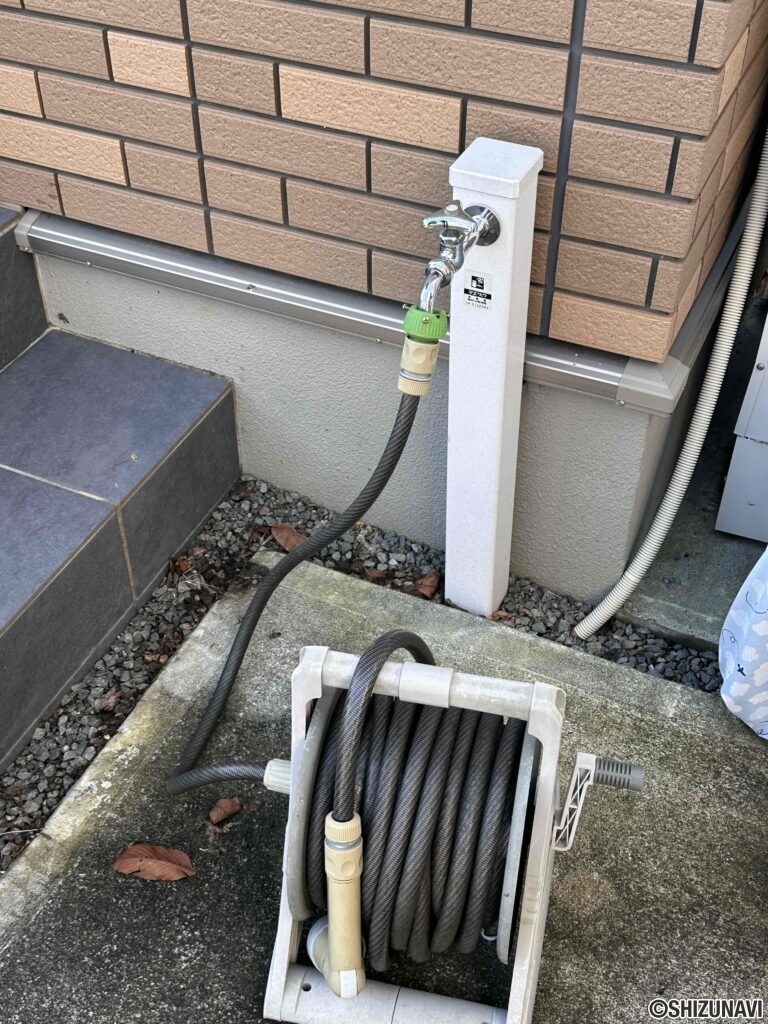 外水栓がありますので、洗車等に便利です。