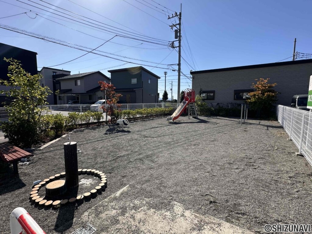 近くの公園まで徒歩1分。お子様もニッコリ。