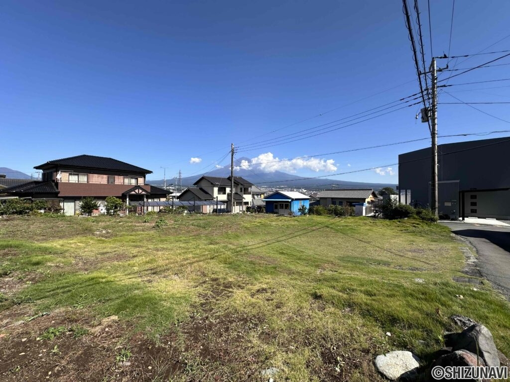 敷地南西から撮影。