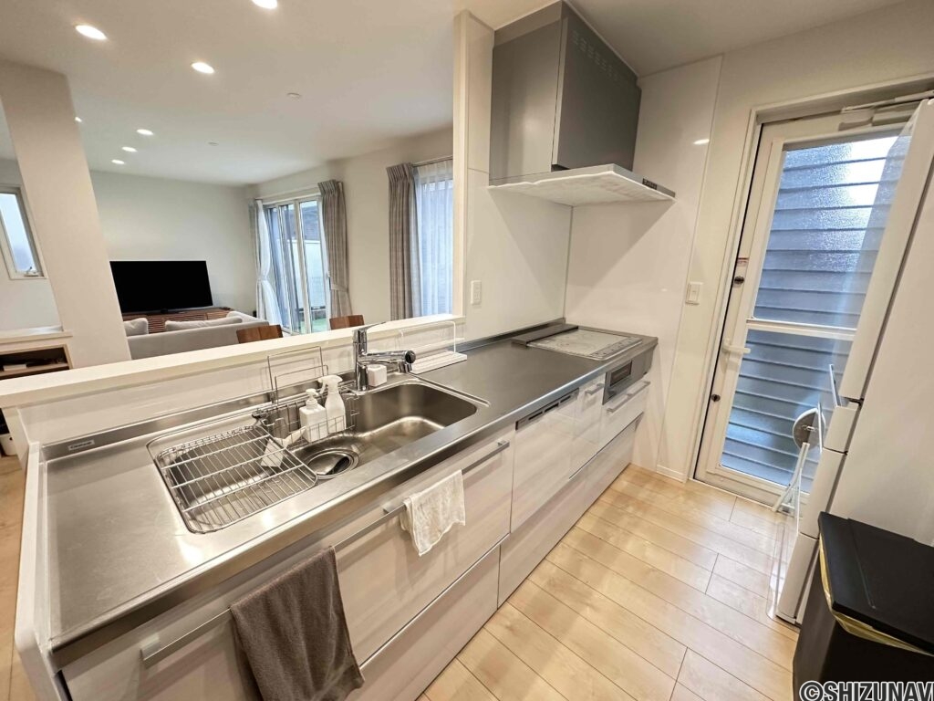 人気の対面キッチンで家族の会話も弾みます。