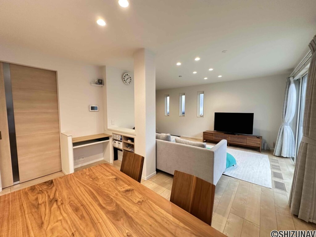 広々としたリビングは約１８帖。