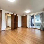 間仕切りを入れることにより二部屋に変更可能です。