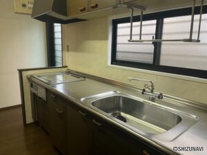 菊川市青葉台2丁目　中古住宅の画像