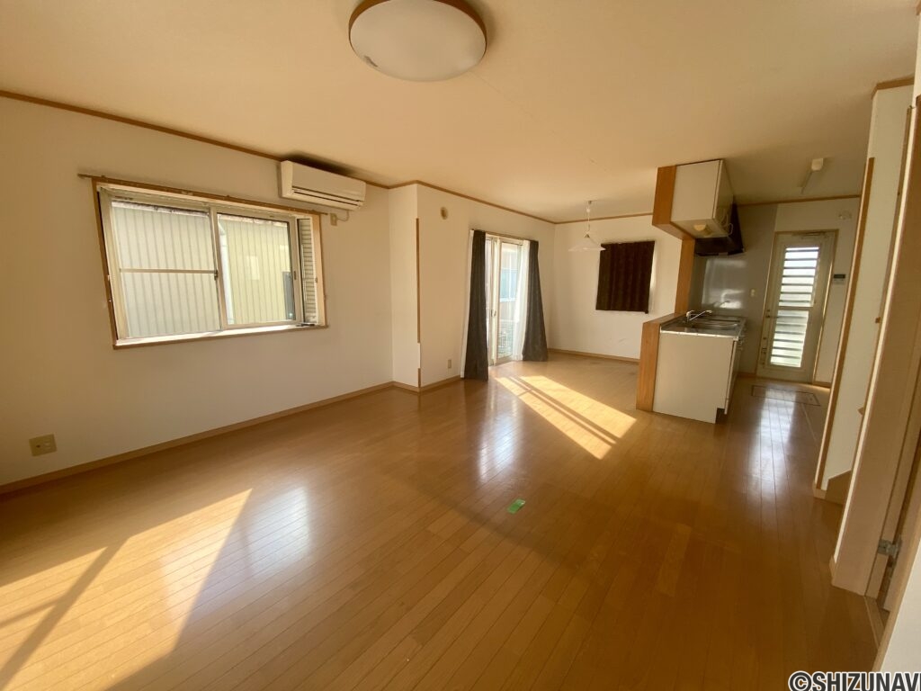 1階LDK部分となります。陽当たり良好です。