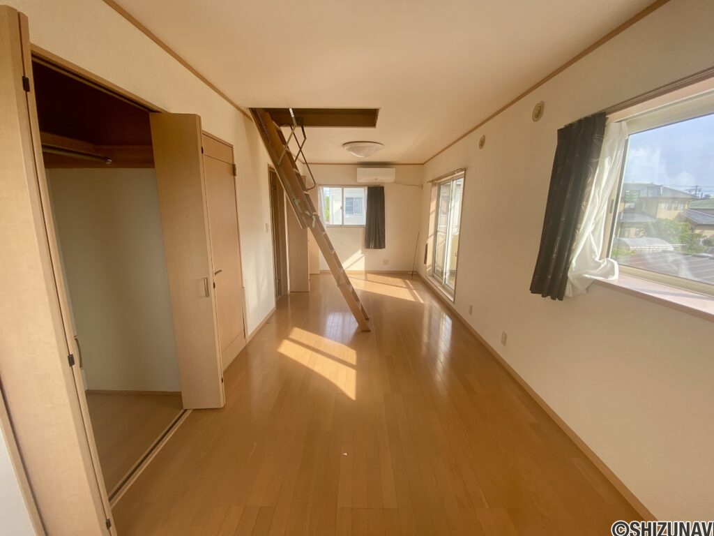 小屋裏収納がございます。