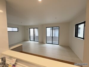 清水区桜橋町 Ａ棟キッチン～リビング