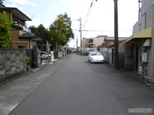 北側道路　西から東