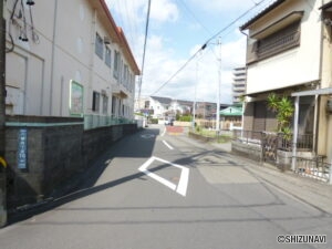 南側道路東から西