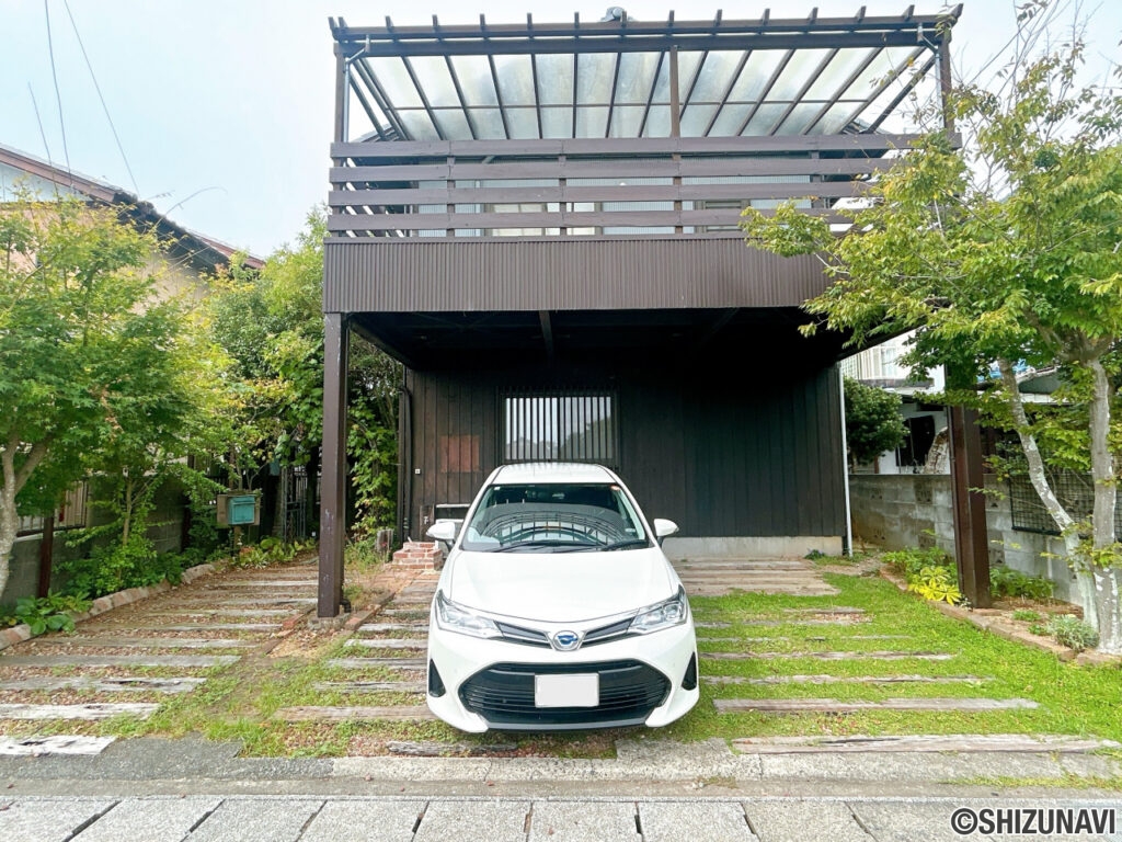 【駐車場】