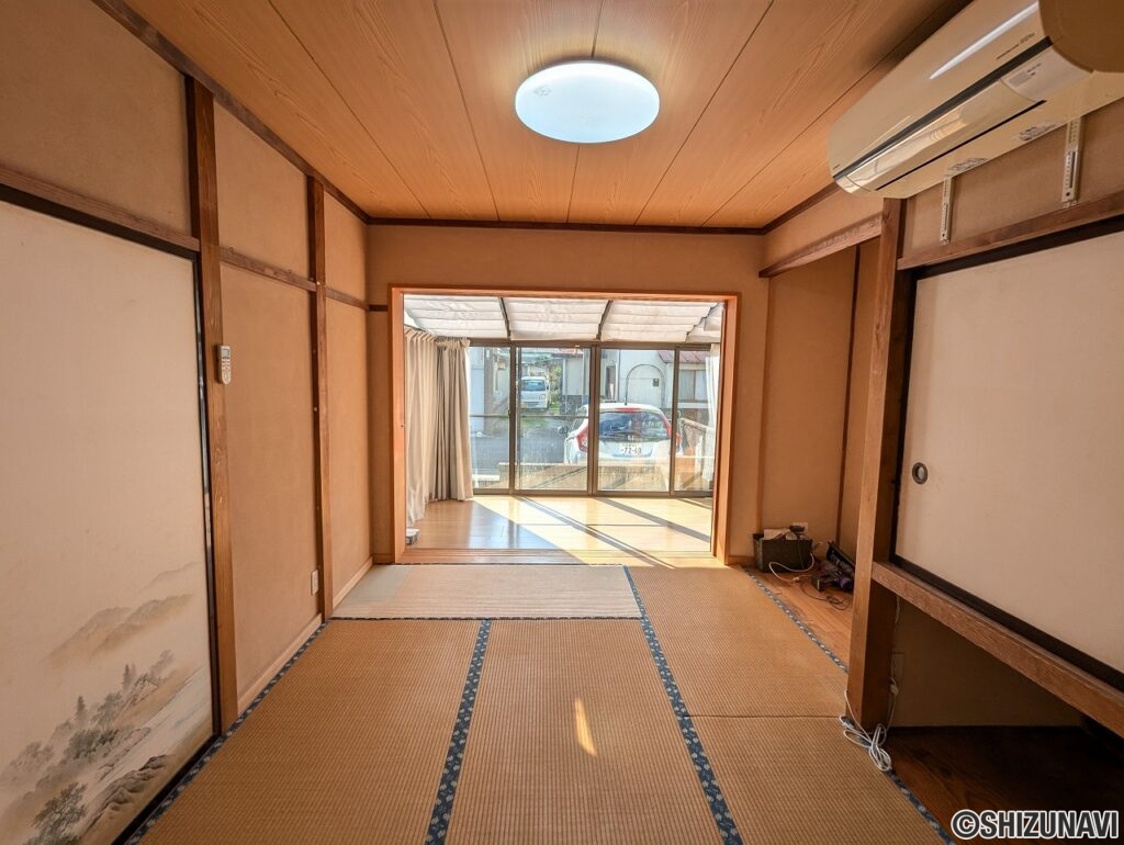 南西側和室にはサンルーム有り