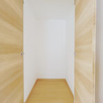 横割【リフォーム後2階8帖洋室収納】