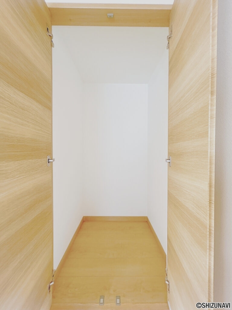 横割【リフォーム後2階8帖洋室収納】