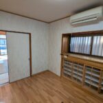 造り付けの食器棚もあります。