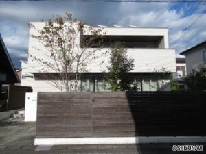 三島市徳倉三丁目 2015年1月築造 中古住宅(新築時ヘーベルハウスさん施工)の物件画像