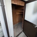 家の裏側には外物置もあります。