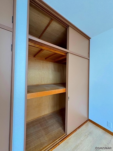 岩本2階洋室「収納1」