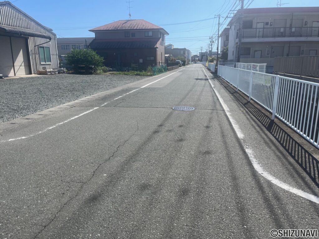 前面道路　東側