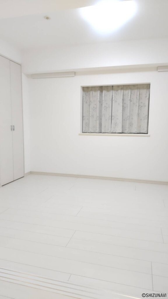 エンブルヒルズ東源台　209号　専用庭付き角部屋の画像