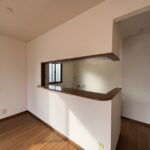 対面キッチンです。時間によっては陽の光がキッチンまで差し込みます。