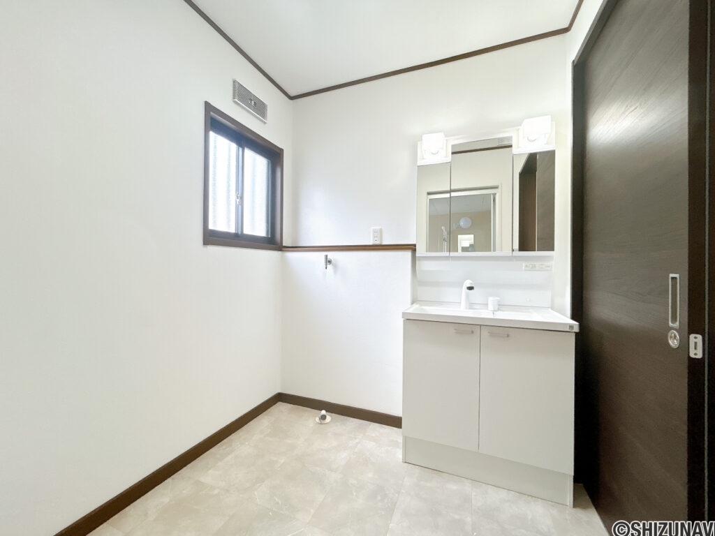 【リフォーム済み/洗面所】洗面化粧台はハウステック製の新品に交換しました。