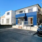 石坂【リフォーム後】駐車場。普通車3台駐車可能です。