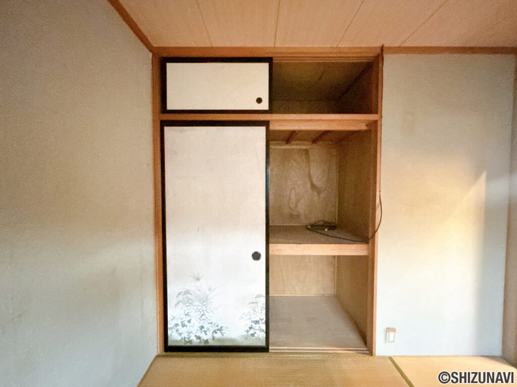 【2階和室収納】