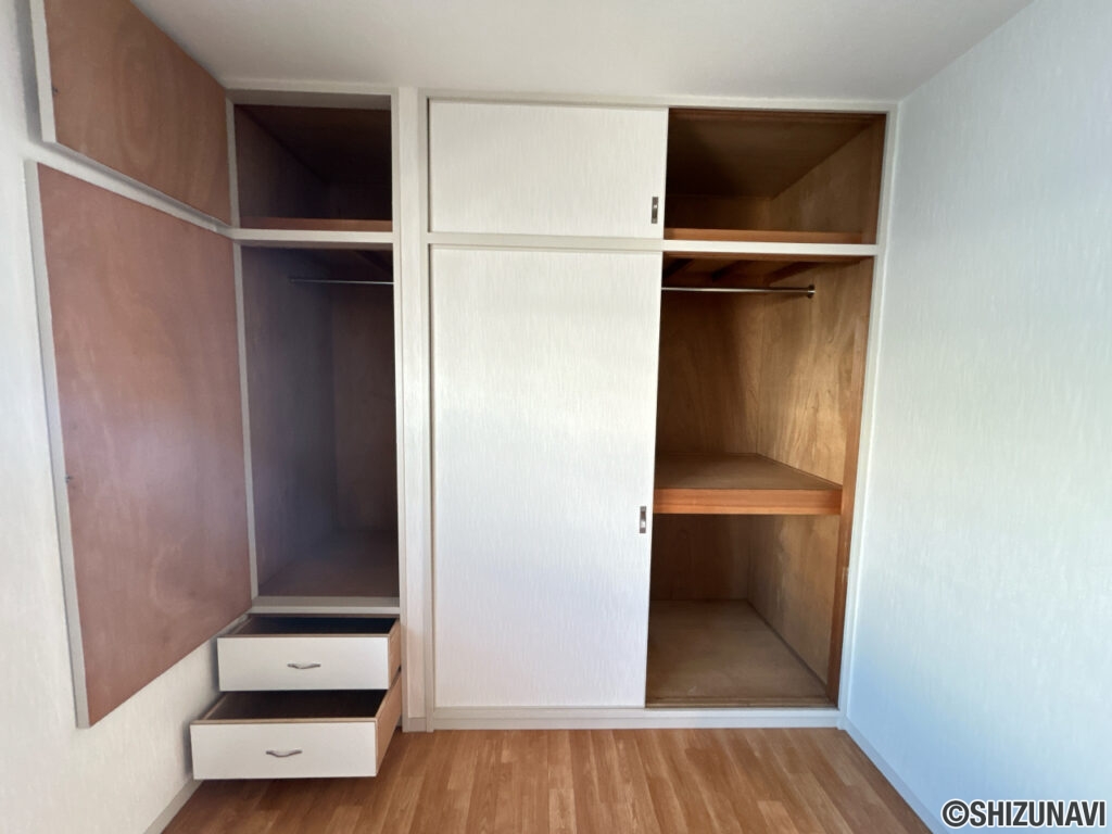 【洋室収納】