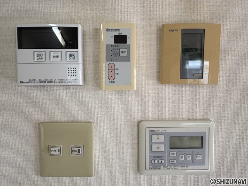 リビングにある各種操作パネルです。お風呂や床暖房もこちらから操作できます。