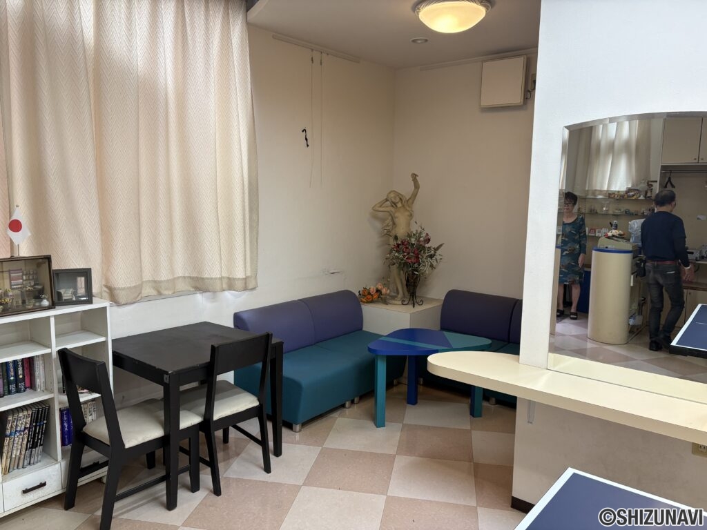 1階 美容室 待機スペース