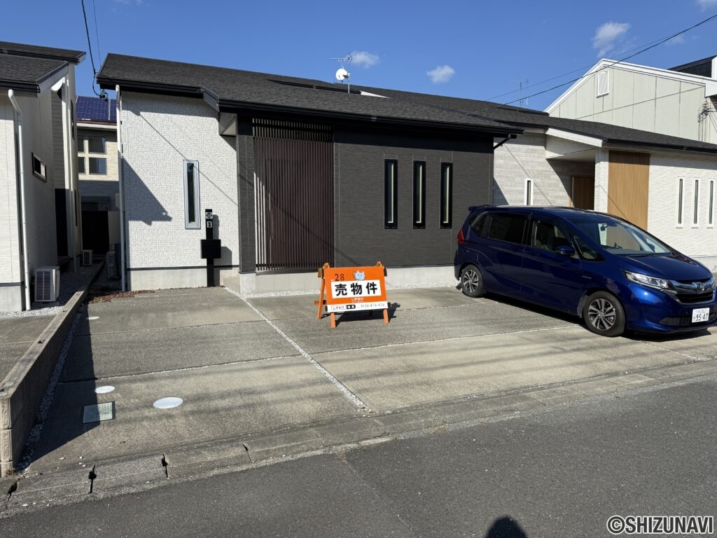 安松町中古住宅　築8年　駐車場3台可能　オール電化の3LDKの画像