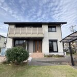 外観です。南側に広いお庭がございますので、日当たり良好です。