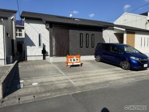 安松町中古住宅　築8年　駐車場3台可能　オール電化の3LDKの物件画像