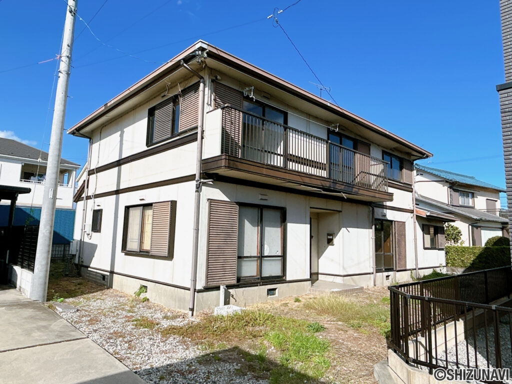 【リフォーム前／外観】外壁・屋根塗装を行います。